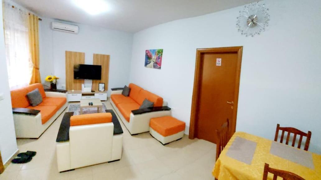 Skanderbeg Square Apartments Tirana Buitenkant foto